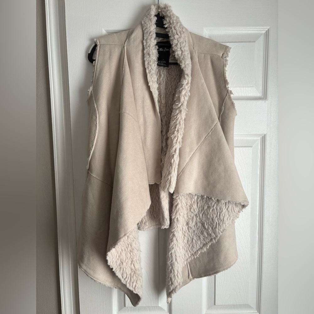 Me Jane Off-White Faux Fur Vest